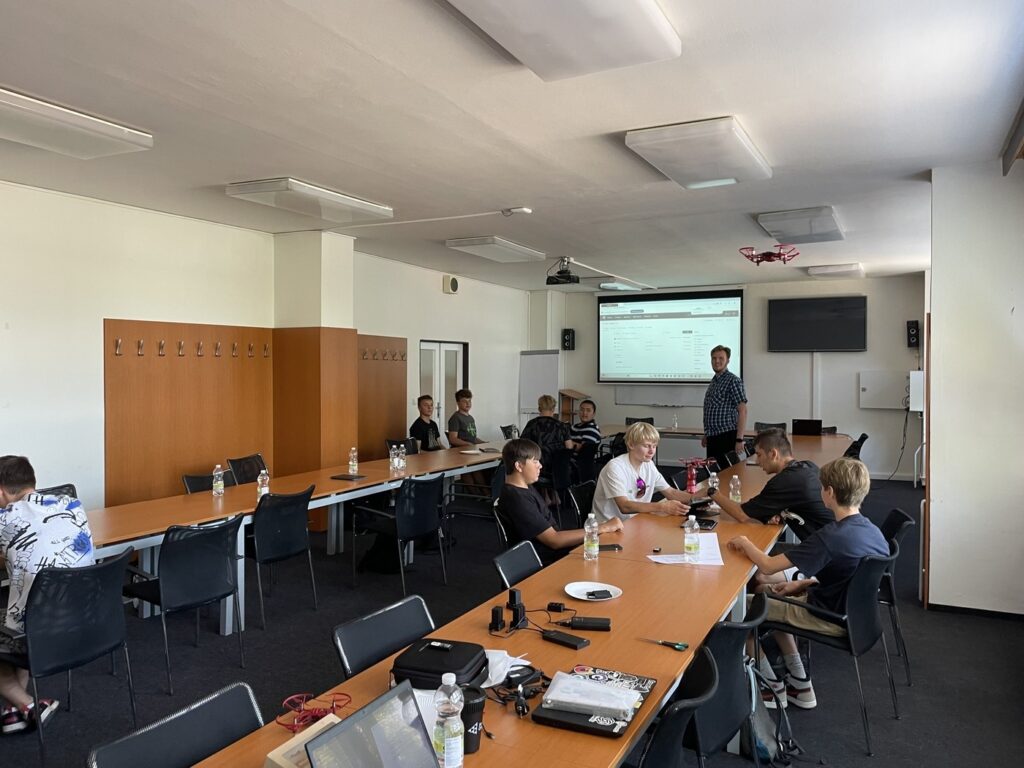 Svět dronů, VR a moderních technologií - Střední škola informatiky, poštovnictví a finančnictví Brno