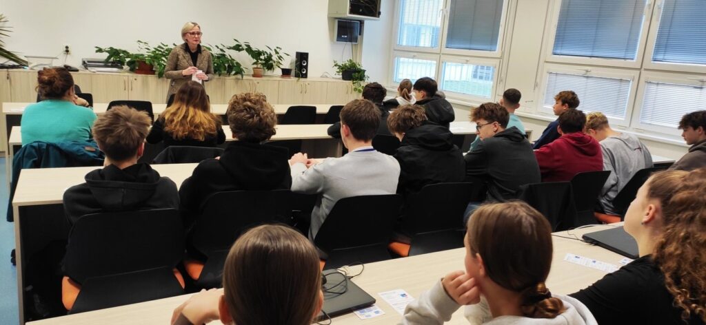 Den na střední – ZŠ Veverská Bítýška - Střední škola informatiky, poštovnictví a finančnictví Brno