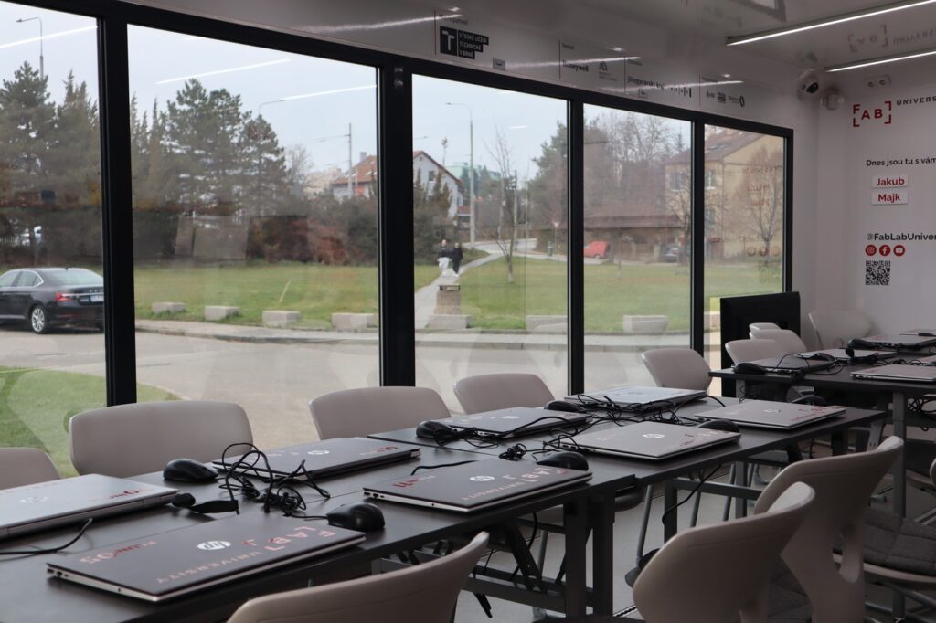 FabLab University - Střední škola informatiky, poštovnictví a finančnictví Brno