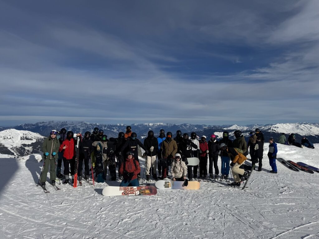Lyžařský a snowboardový kurz - Střední škola informatiky, poštovnictví a finančnictví Brno