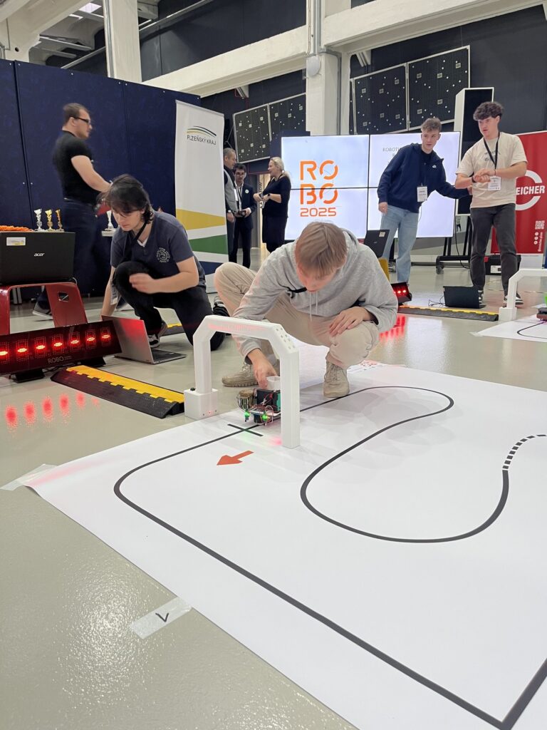 ROBO soutěž 2025 - Střední škola informatiky, poštovnictví a finančnictví Brno