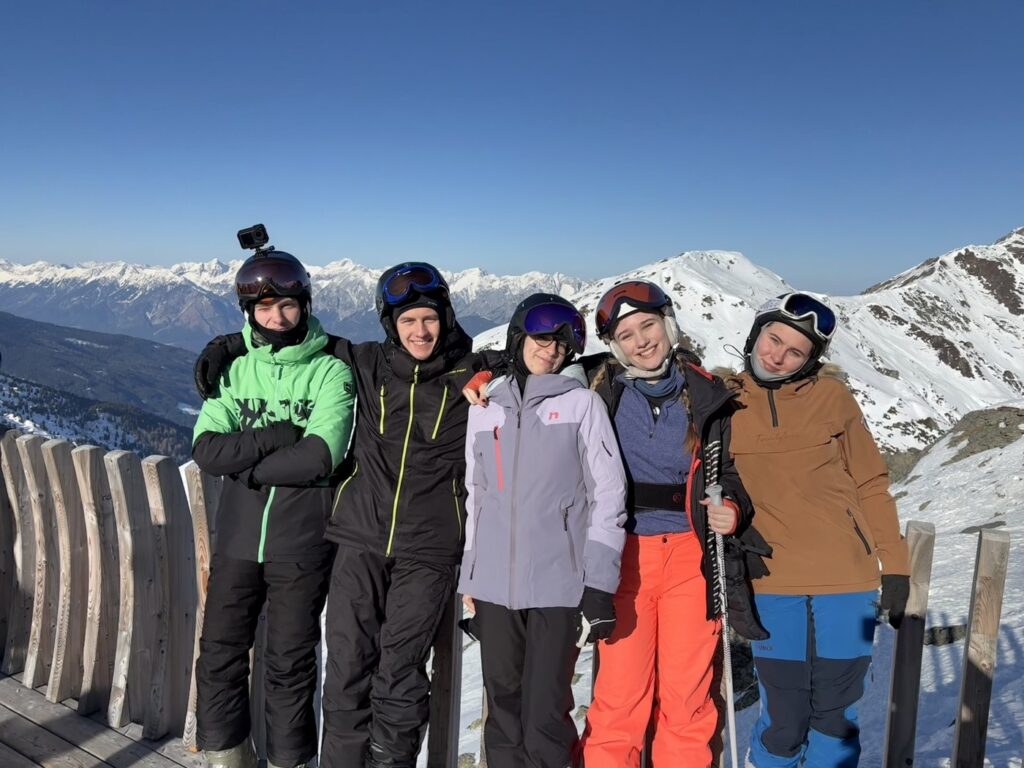 Lyžařský a snowboardový kurz - Střední škola informatiky, poštovnictví a finančnictví Brno