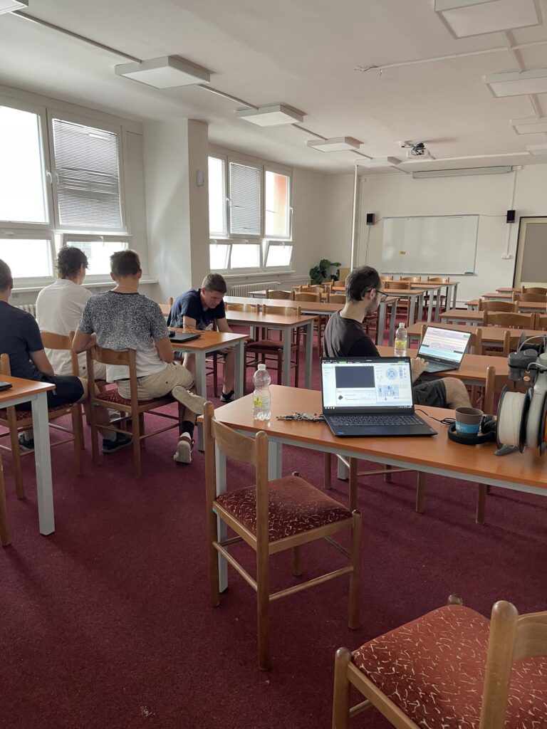 Svět dronů, VR a moderních technologií - Střední škola informatiky, poštovnictví a finančnictví Brno