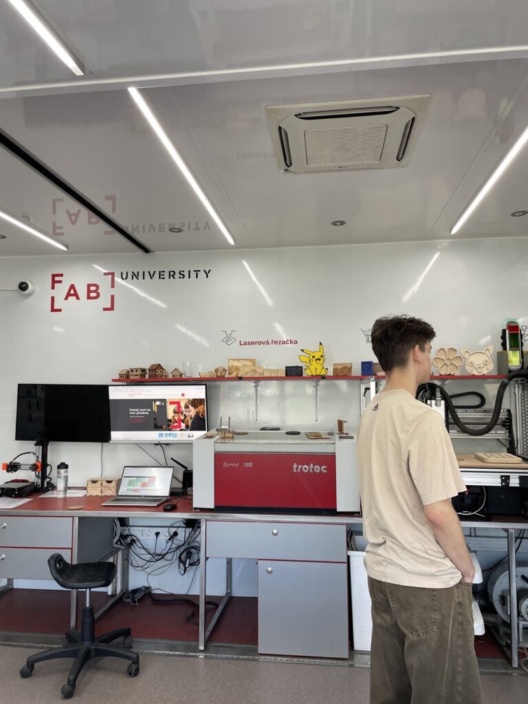 FabLab University - Střední škola informatiky, poštovnictví a finančnictví Brno