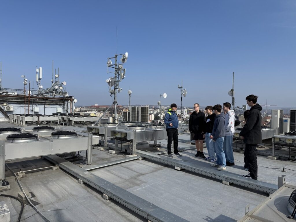 Exkurze do světa bezdrátové komunikace - Střední škola informatiky, poštovnictví a finančnictví Brno