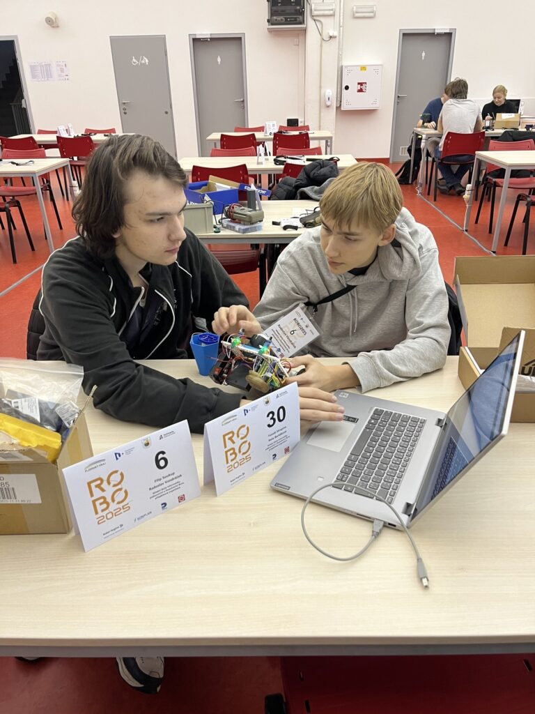 ROBO soutěž 2025 - Střední škola informatiky, poštovnictví a finančnictví Brno