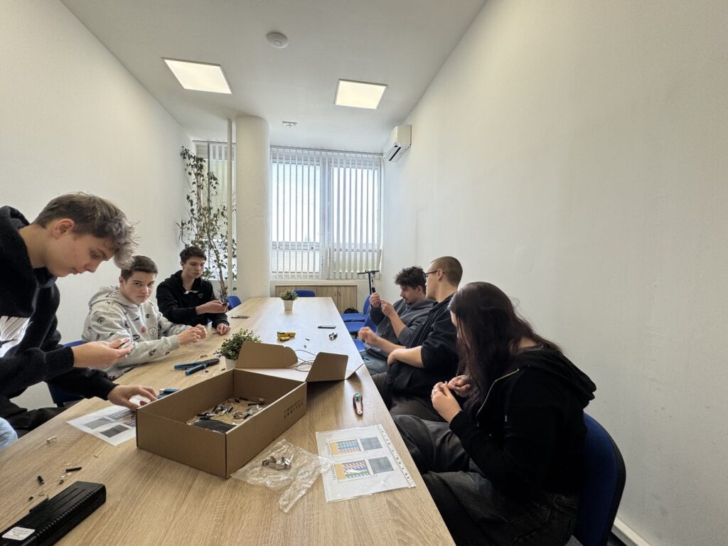 Exkurze do světa bezdrátové komunikace - Střední škola informatiky, poštovnictví a finančnictví Brno