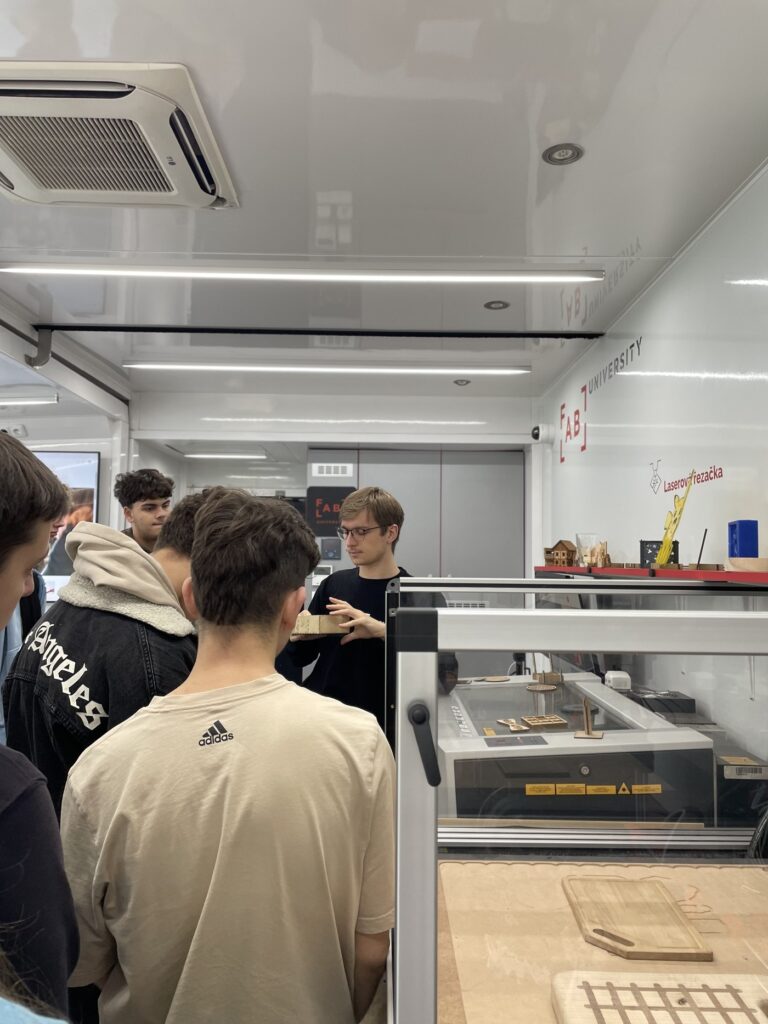 FabLab University - Střední škola informatiky, poštovnictví a finančnictví Brno