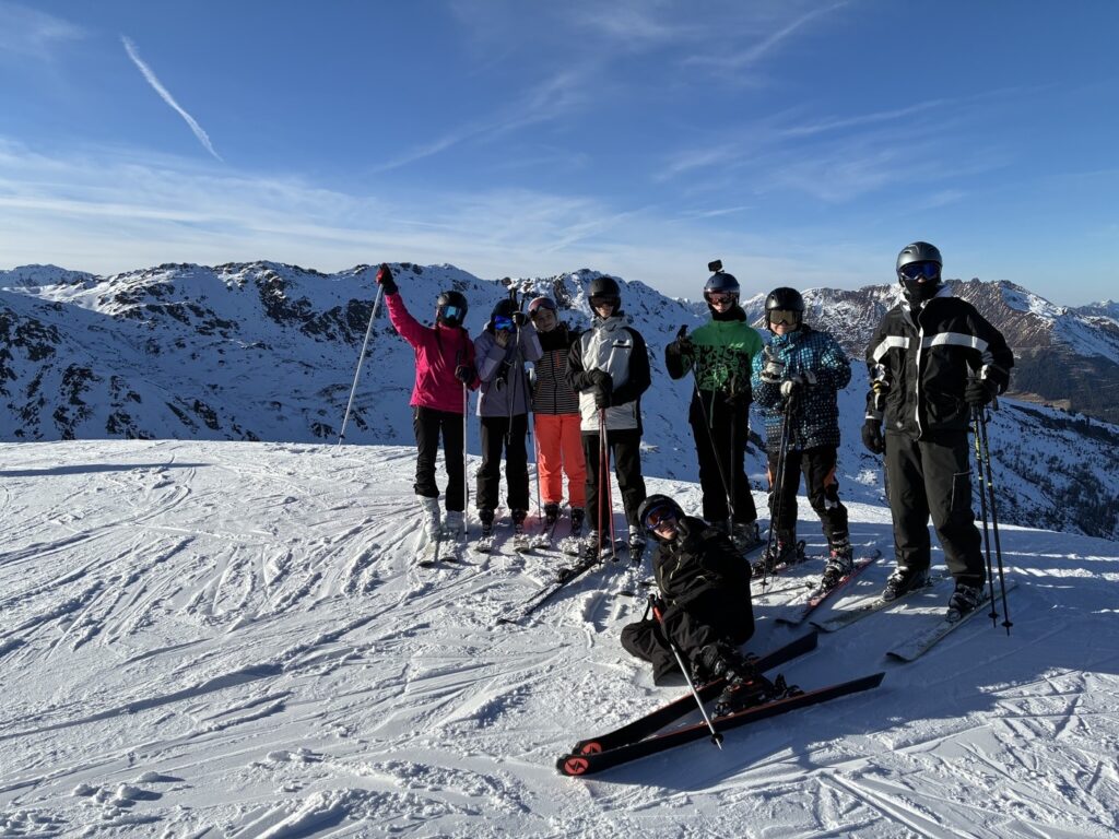 Lyžařský a snowboardový kurz - Střední škola informatiky, poštovnictví a finančnictví Brno