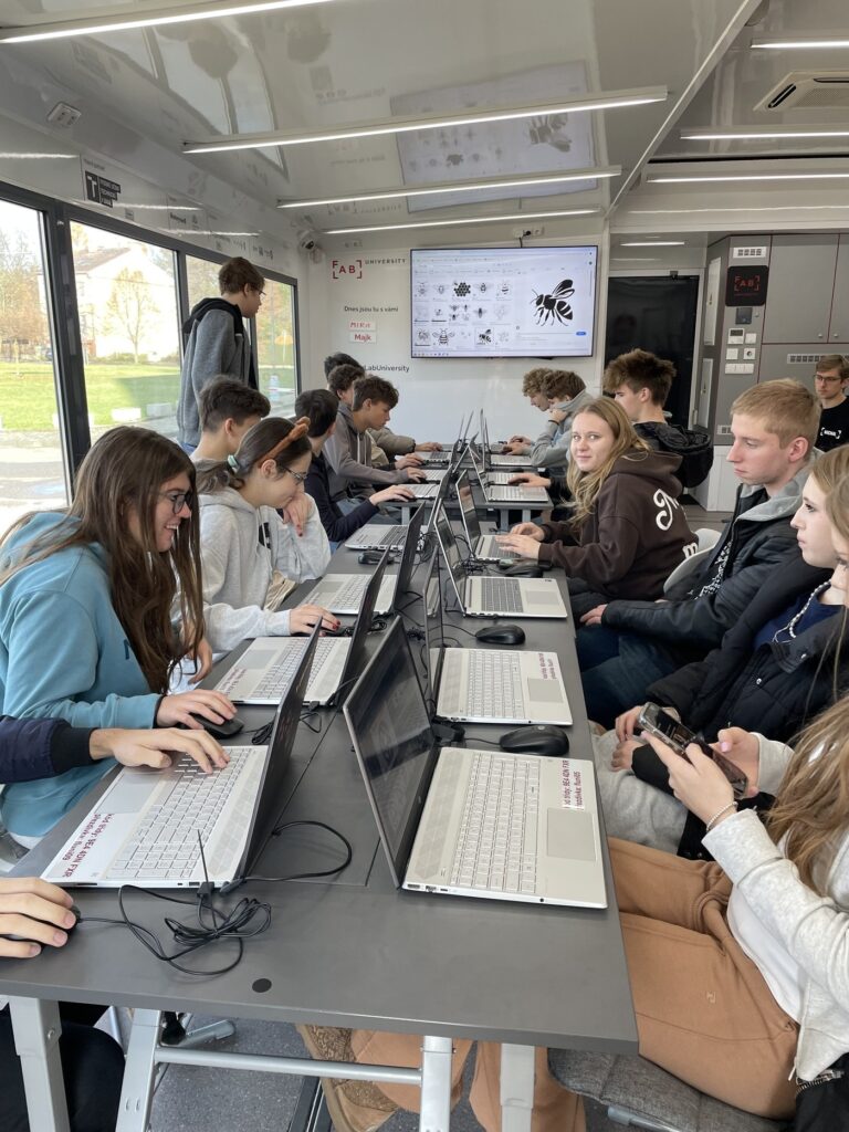 FabLab University - Střední škola informatiky, poštovnictví a finančnictví Brno