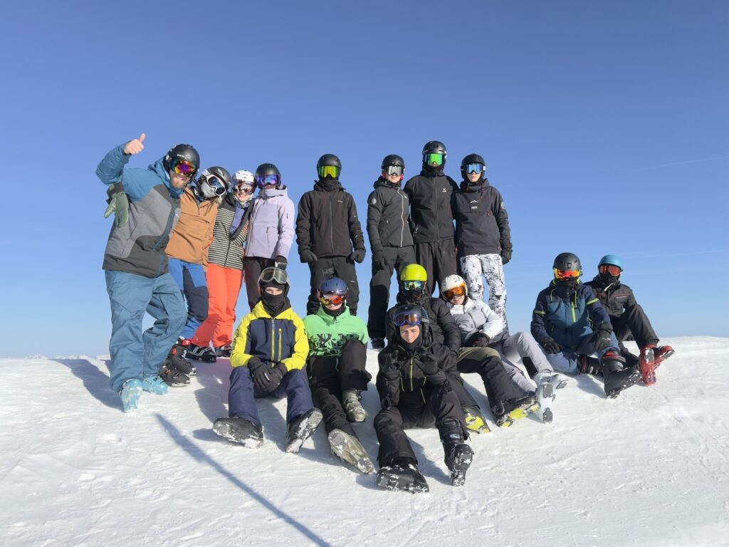 Lyžařský a snowboardový kurz - Střední škola informatiky, poštovnictví a finančnictví Brno