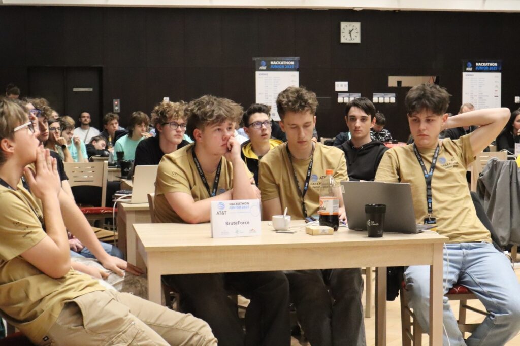 Hackathon Junior 2025 - Střední škola informatiky, poštovnictví a finančnictví Brno