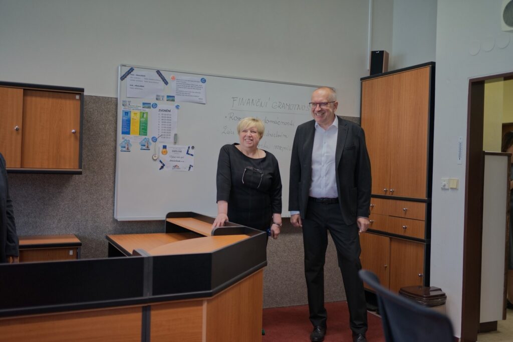 Návštěva ministra školství na naší škole - Střední škola informatiky, poštovnictví a finančnictví Brno