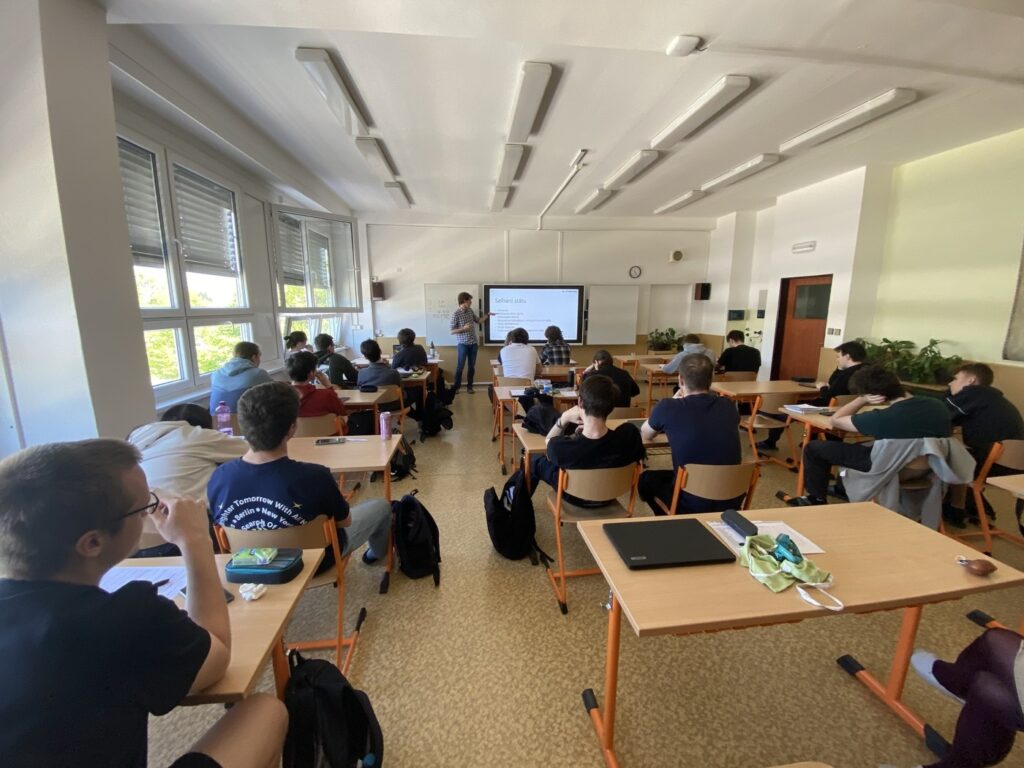 Odborná přednáška na téma aktivní občanství - Střední škola informatiky, poštovnictví a finančnictví Brno