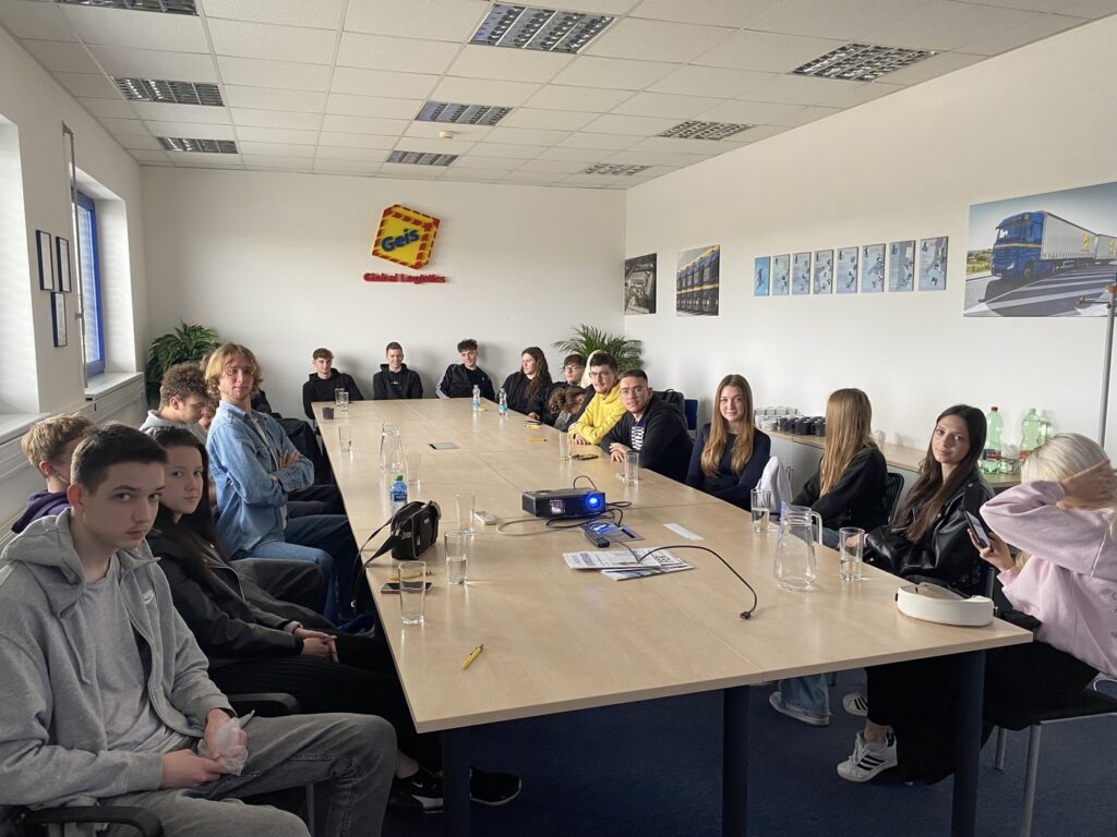 Exkurze do logistické firmy GEIS - Střední škola informatiky, poštovnictví a finančnictví Brno