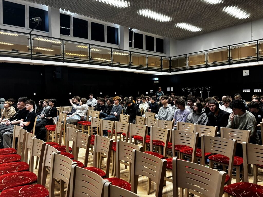 Den (nejen) s AI - Střední škola informatiky, poštovnictví a finančnictví Brno