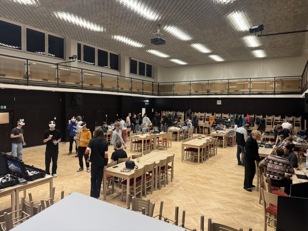 Den s technikou - Střední škola informatiky, poštovnictví a finančnictví Brno