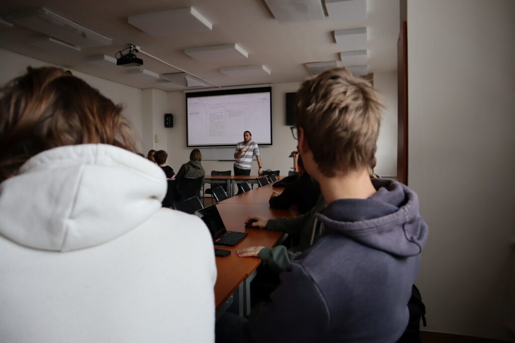 Den (nejen) s AI - Střední škola informatiky, poštovnictví a finančnictví Brno