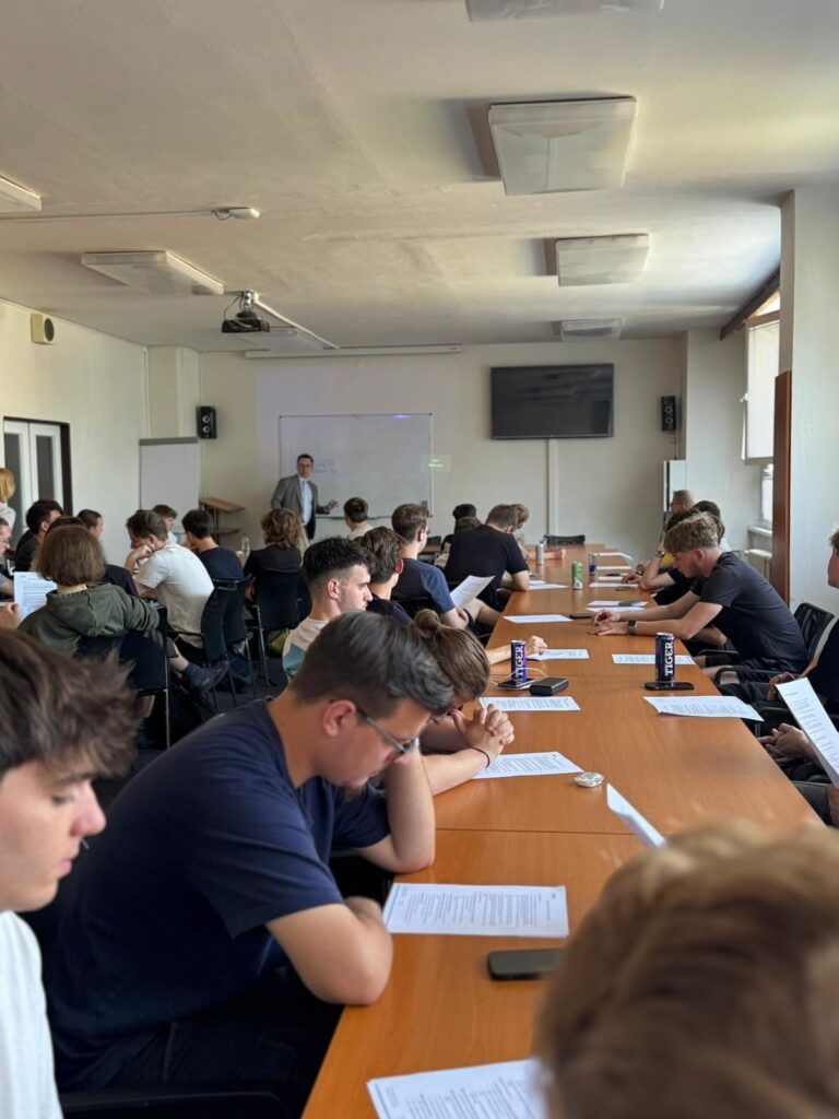 Beseda s advokátem - Střední škola informatiky, poštovnictví a finančnictví Brno