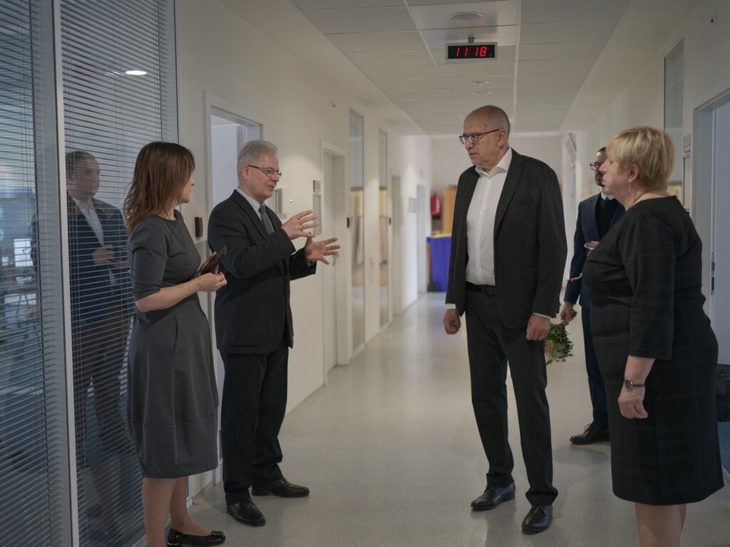 Návštěva ministra školství na naší škole - Střední škola informatiky, poštovnictví a finančnictví Brno