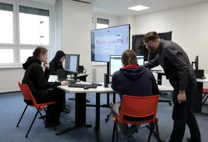 Bezpečnost dat - Střední škola informatiky, poštovnictví a finančnictví Brno