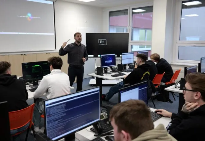 Kybernetická bezpečnost - Střední škola informatiky, poštovnictví a finančnictví Brno