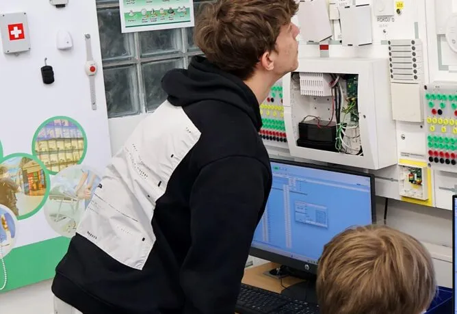 Informační a zabezpečovací technika - Střední škola informatiky, poštovnictví a finančnictví Brno